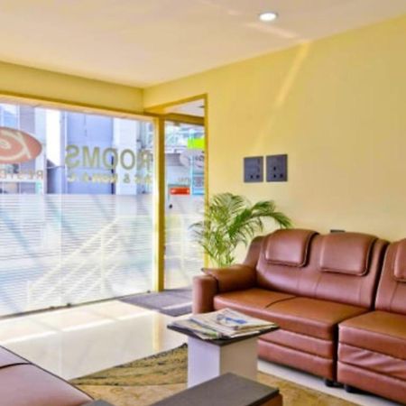 Kenz Residency Hotel Kochi Kültér fotó