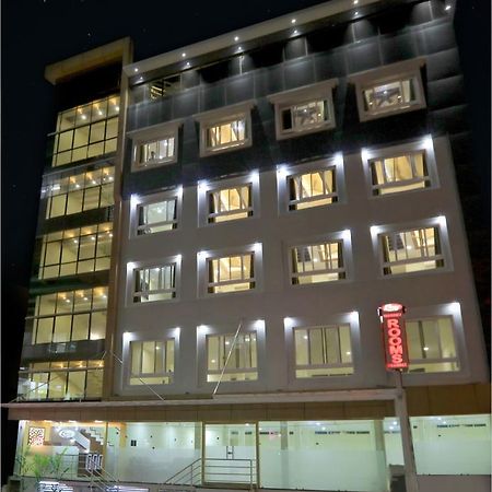 Kenz Residency Hotel Kochi Kültér fotó